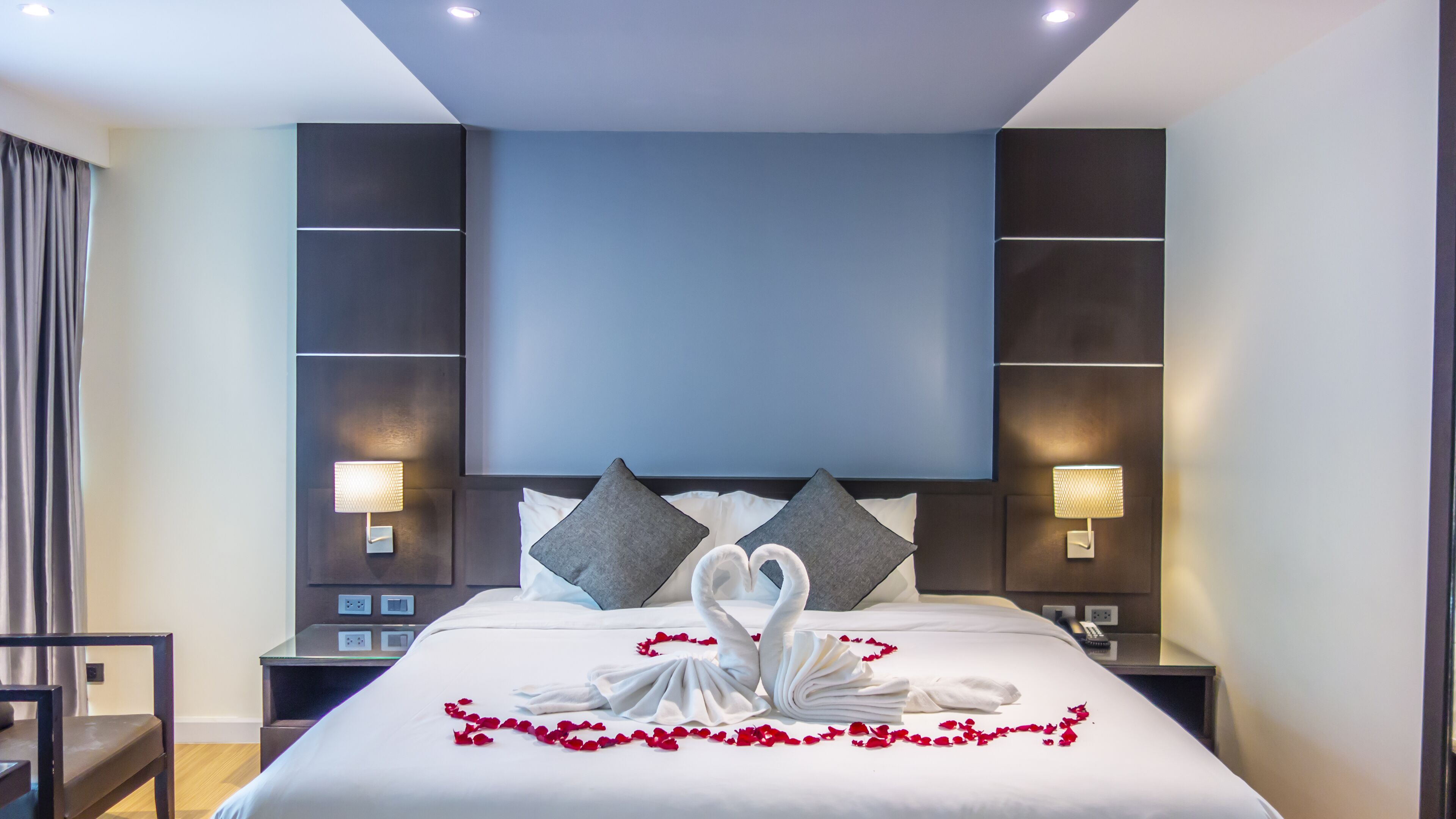 deluxe room | 1 bedroom, premium bedding, minibar, in-room safe