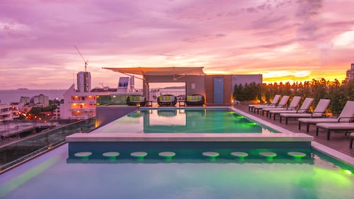 Unique Regency Pattaya