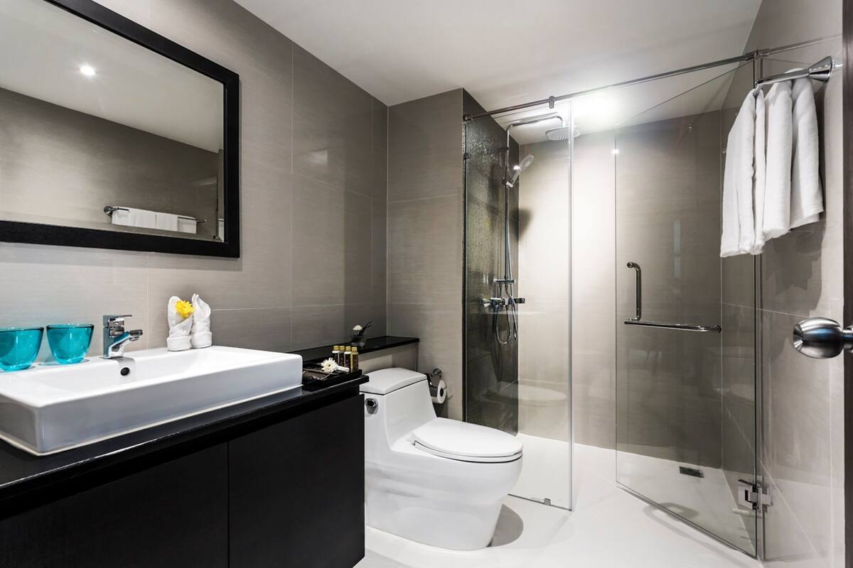 shower, free toiletries, slippers, towels