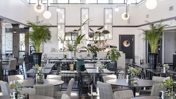 Phục vụ bữa sáng, bữa trưa, bữa tối, món ăn phong cách Scandinavia