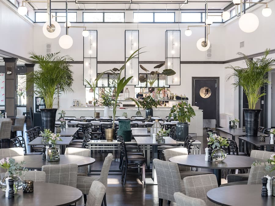 Se sirven desayunos, almuerzos y cenas; cocina escandinava