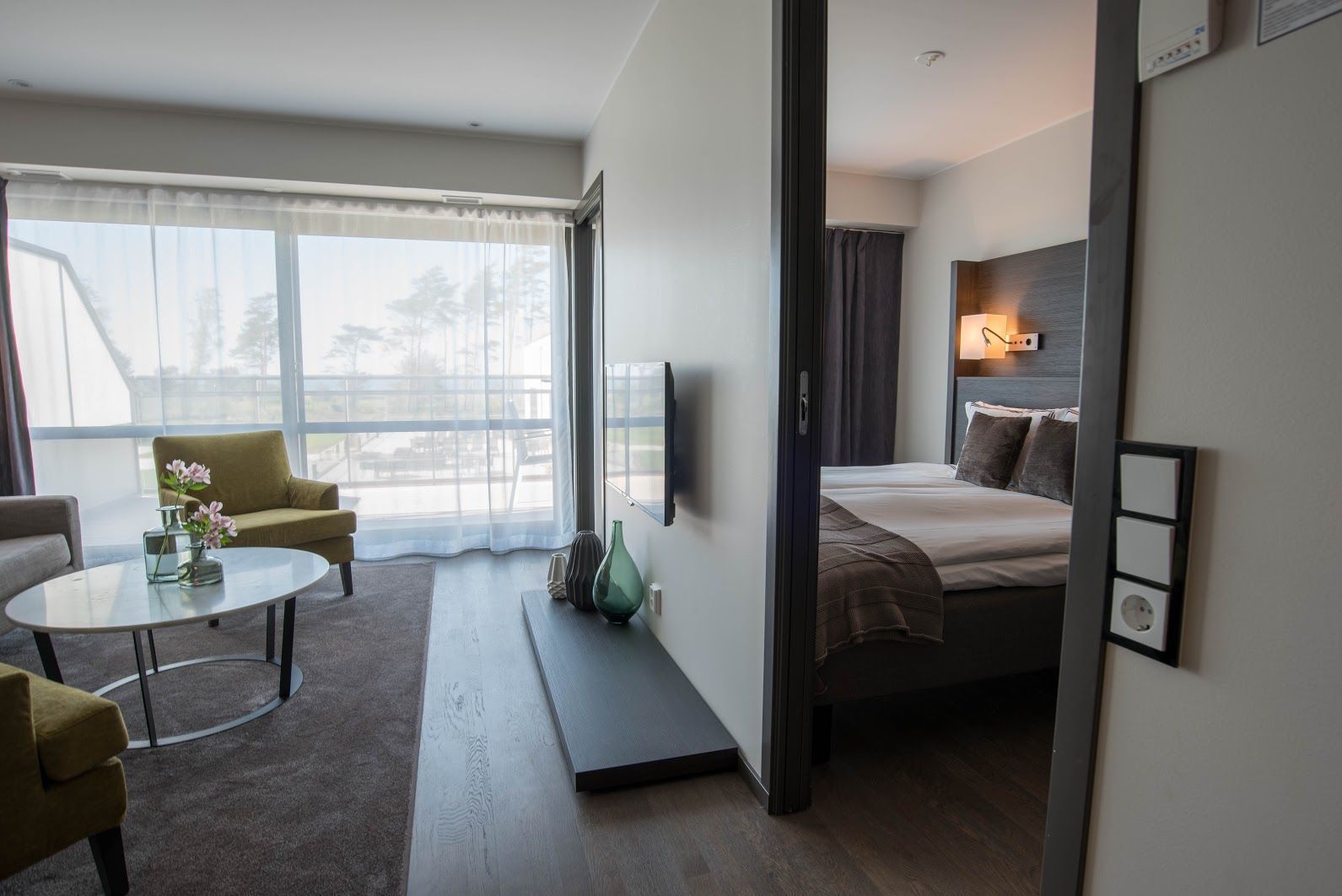 deluxe room (pool access excluded) | 1 bedroom, desk, soundproofing, iron/ironing board