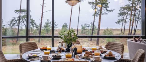 Ferdiglaget frokost er inkludert hver dag