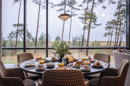 Café da manhã feito na hora grátis todos os dias. Hotel Riviera Strand