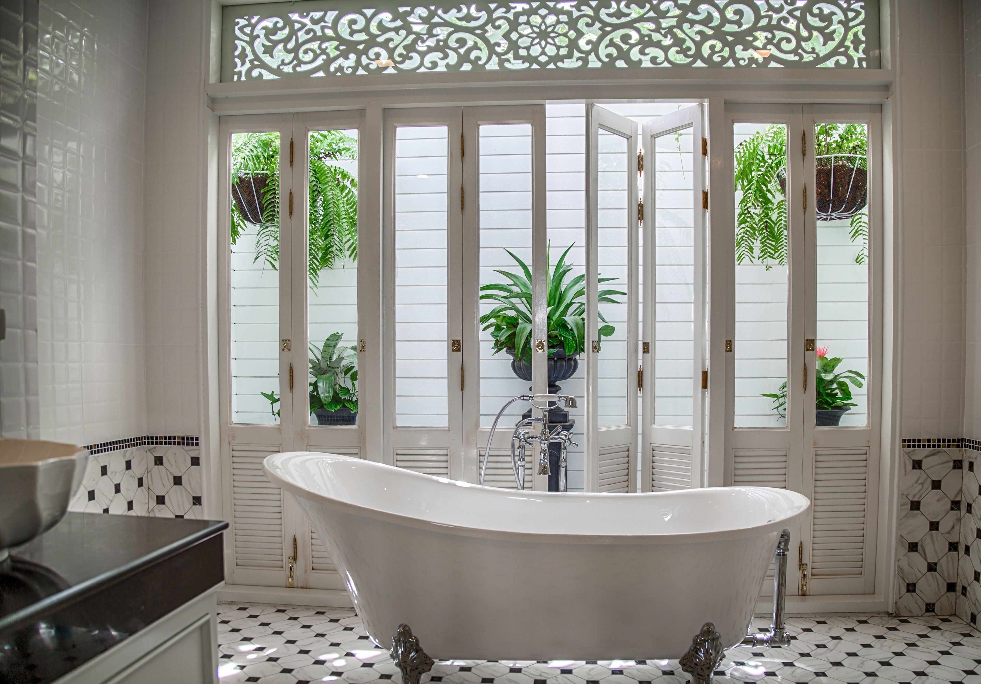 grand deluxe double bed with pool view | deep-soaking bathtub