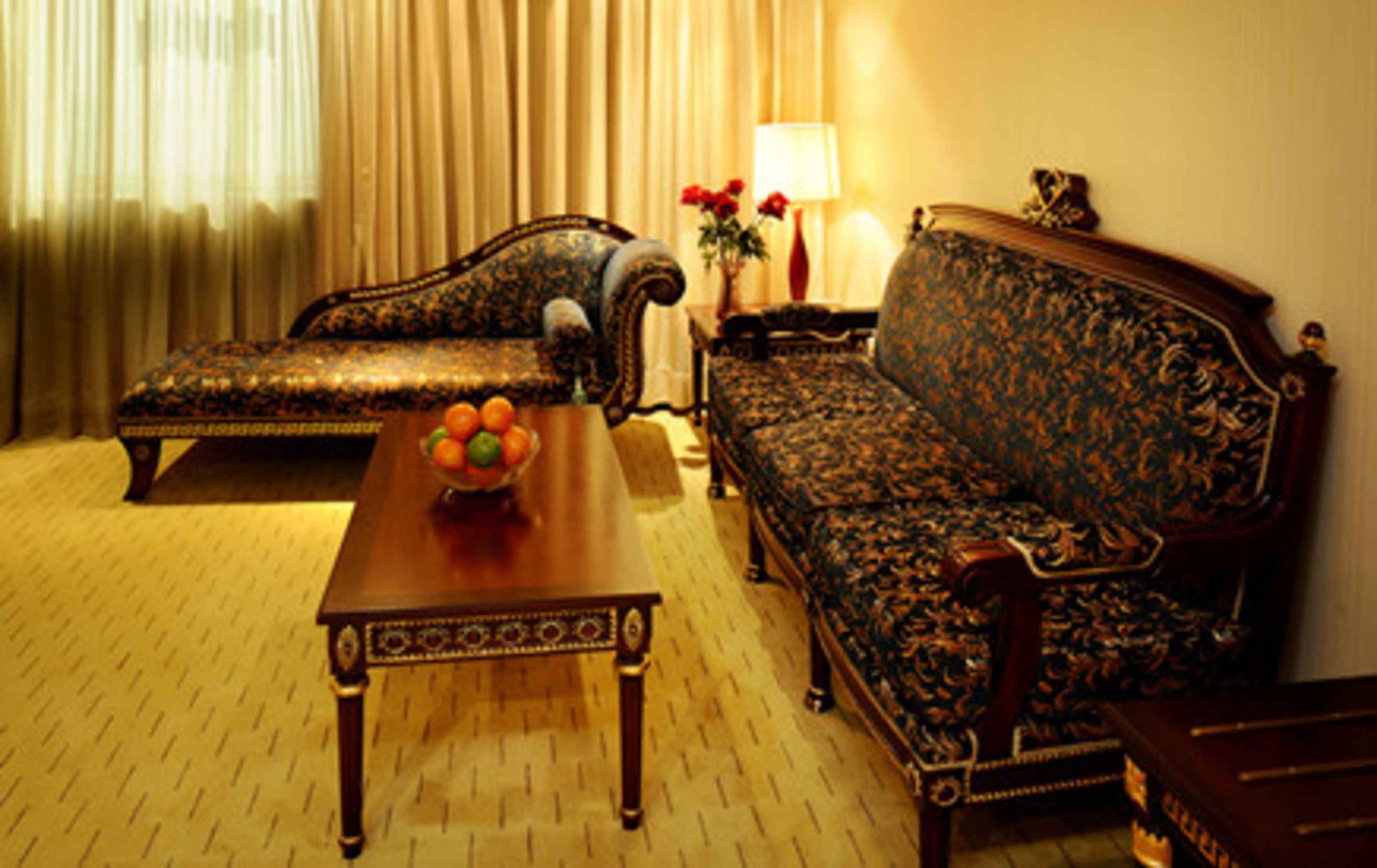 sovereign deluxe suite | premium bedding, minibar, in-room safe, desk