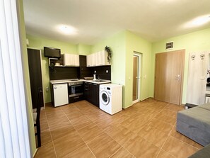 1 bedroom, bed sheets