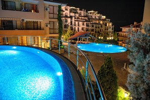Piscine extérieure en saison