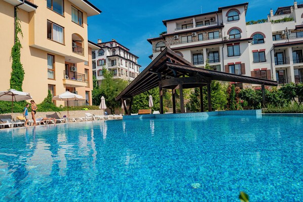 Seasonal outdoor pool