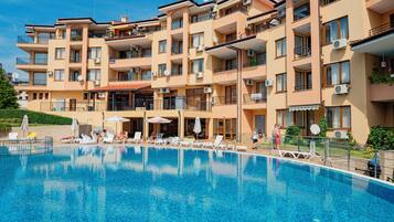 Seasonal outdoor pool