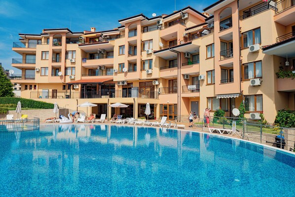Seasonal outdoor pool