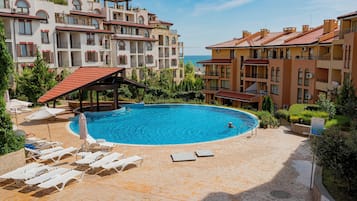 Seasonal outdoor pool