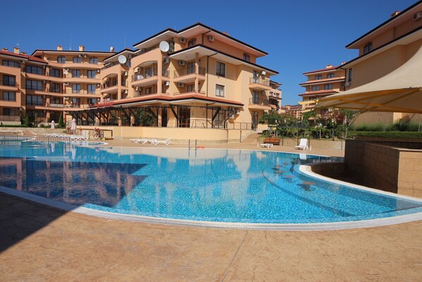 Seasonal outdoor pool