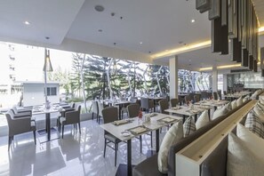 Daily buffet breakfast for a fee - Kantary Hotel & Serviced Apartments Amata, Bangpakong (Chonburi)