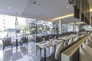 Desayuno buffet todos los días (con cargo)