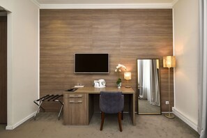 Triple Room | Living area | Flat-screen TV