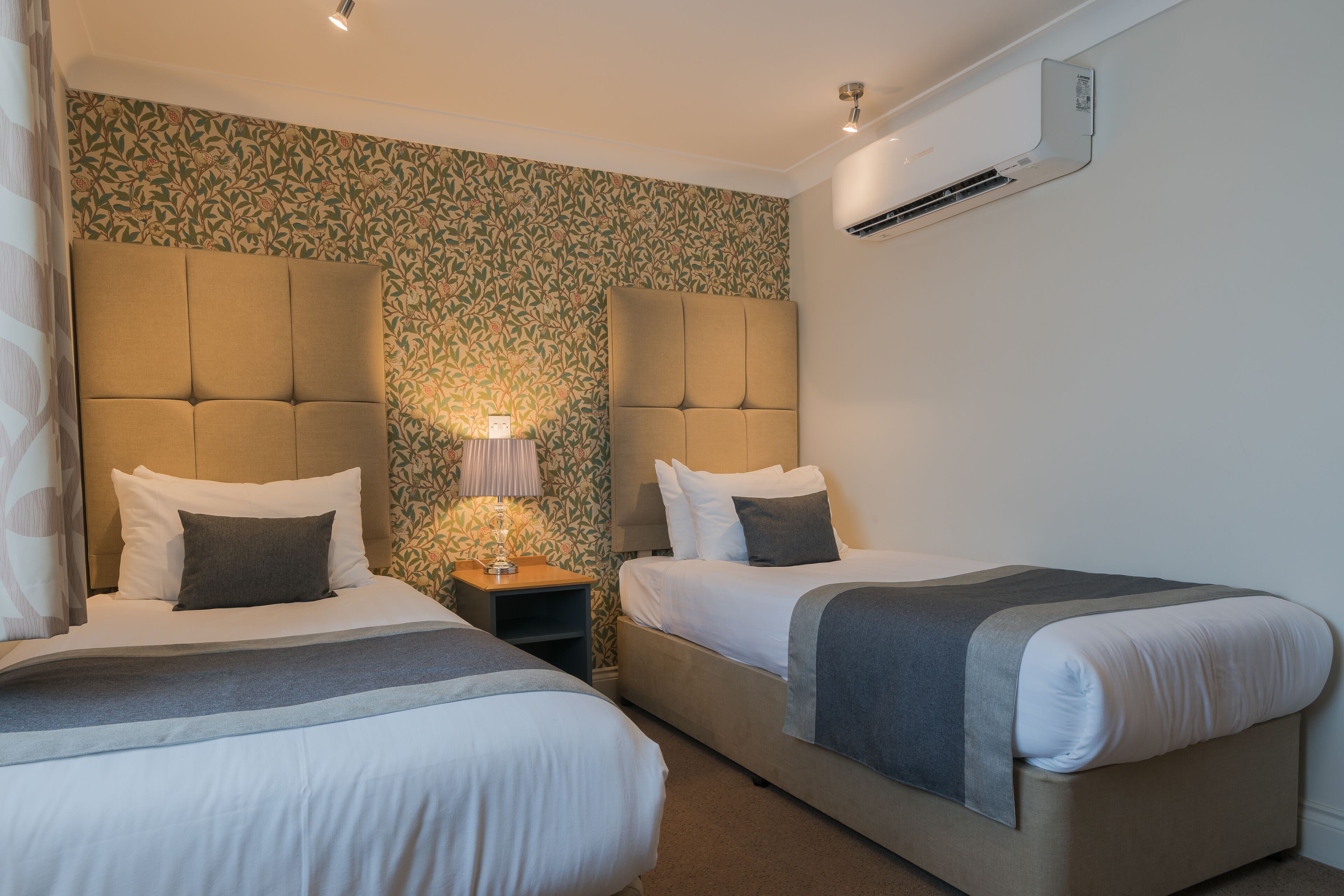 standard twin room, ensuite