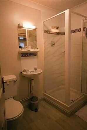 Chambre Double Standard, salle de bains attenante | Salle de bain