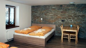 Apartment | In-room safe, desk, soundproofing, cribs (free)
