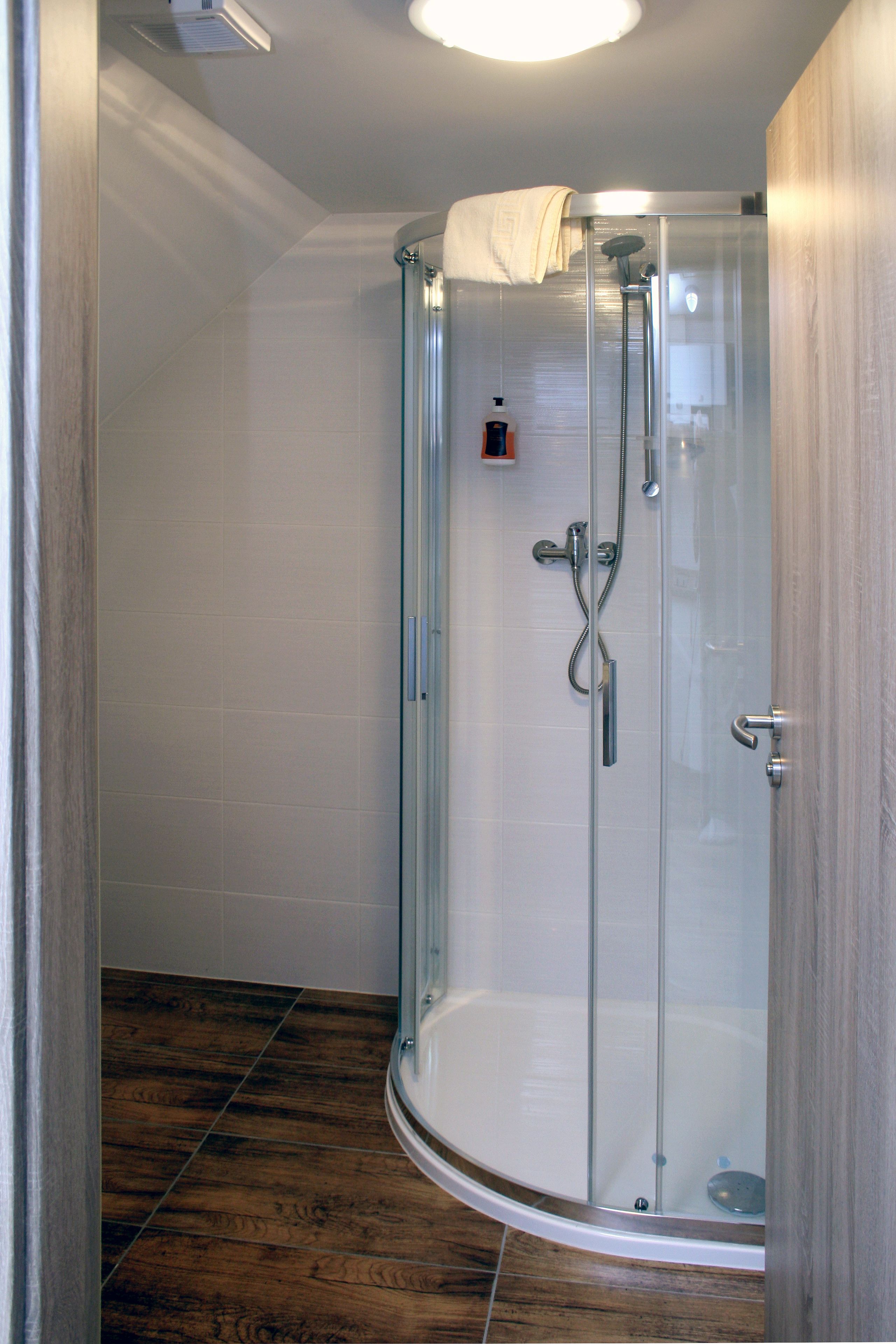 Family Apartment, 1 Bedroom, Mountain View | Bathroom | Shower, free toiletries, hair dryer, towels