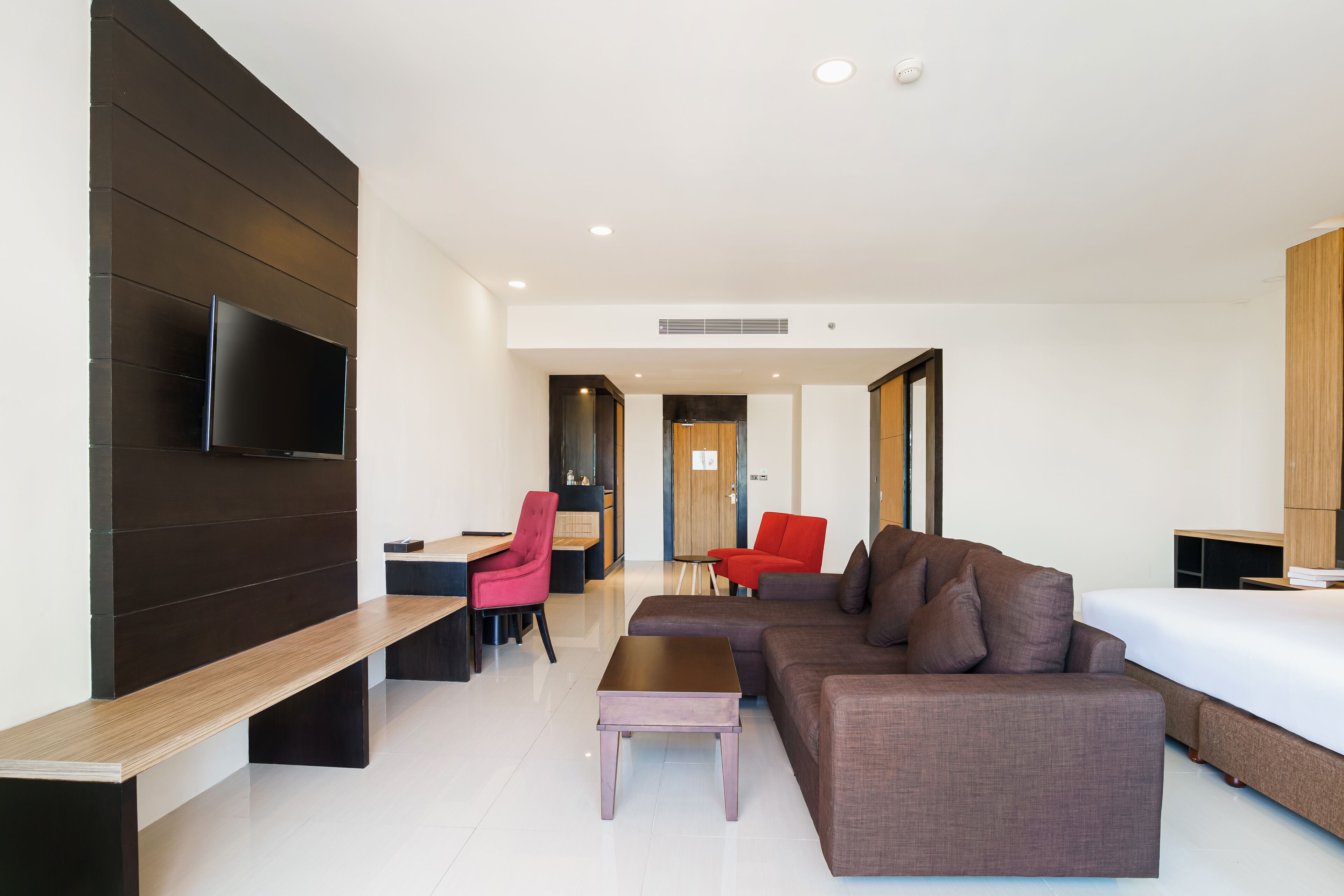 premium grand suite with terrace and partial view | 1 bedroom, in-room safe, desk, blackout curtains