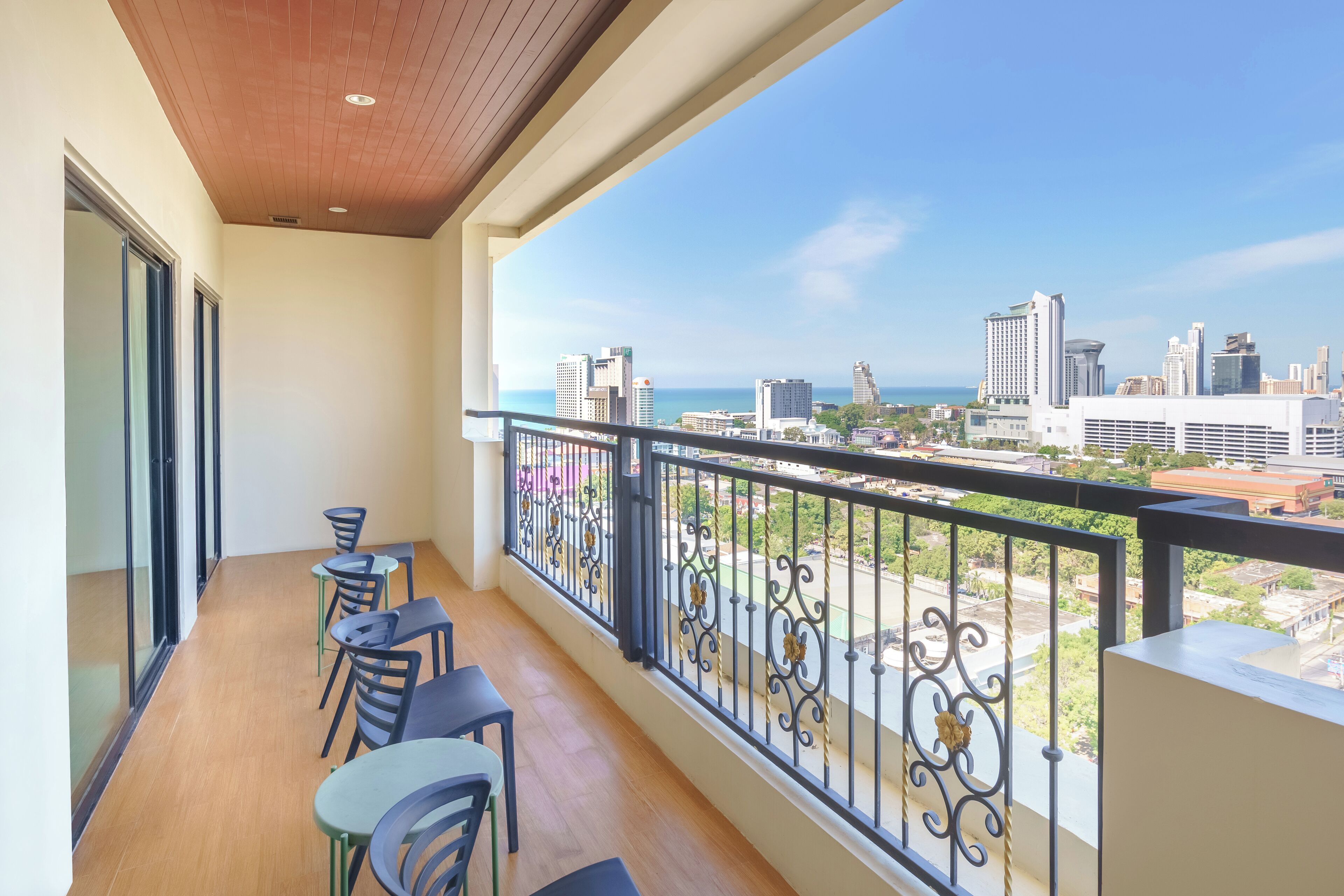 premium room, 2 bedrooms, partial sea view | terrace/patio