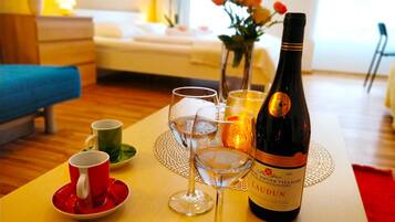 Apartamento conforto, 1 quarto, cozinha | Serviço de quarto: opções para refeição