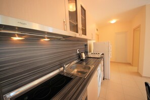 Apartamento, 1 quarto | Cozinha privada | Geladeira, cooktop, chaleira elétrica