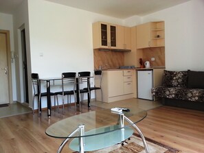 Estúdio | Cozinha americana privada | Geladeira, cooktop, chaleira elétrica