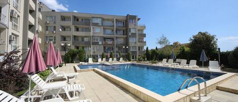 Seasonal outdoor pool