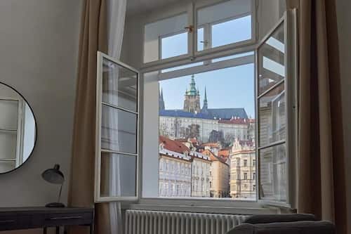 Premium Two-Bedroom Suite with Castle View | Vista desde la habitación