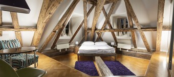 Three Golden Crowns Apartments