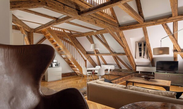 Loft | Hypo-allergenic bedding, desk, blackout drapes, iron/ironing board - Three Golden Crowns Apartments (Prague)
