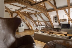 Loft | Woonkamer | Flatscreentelevisie