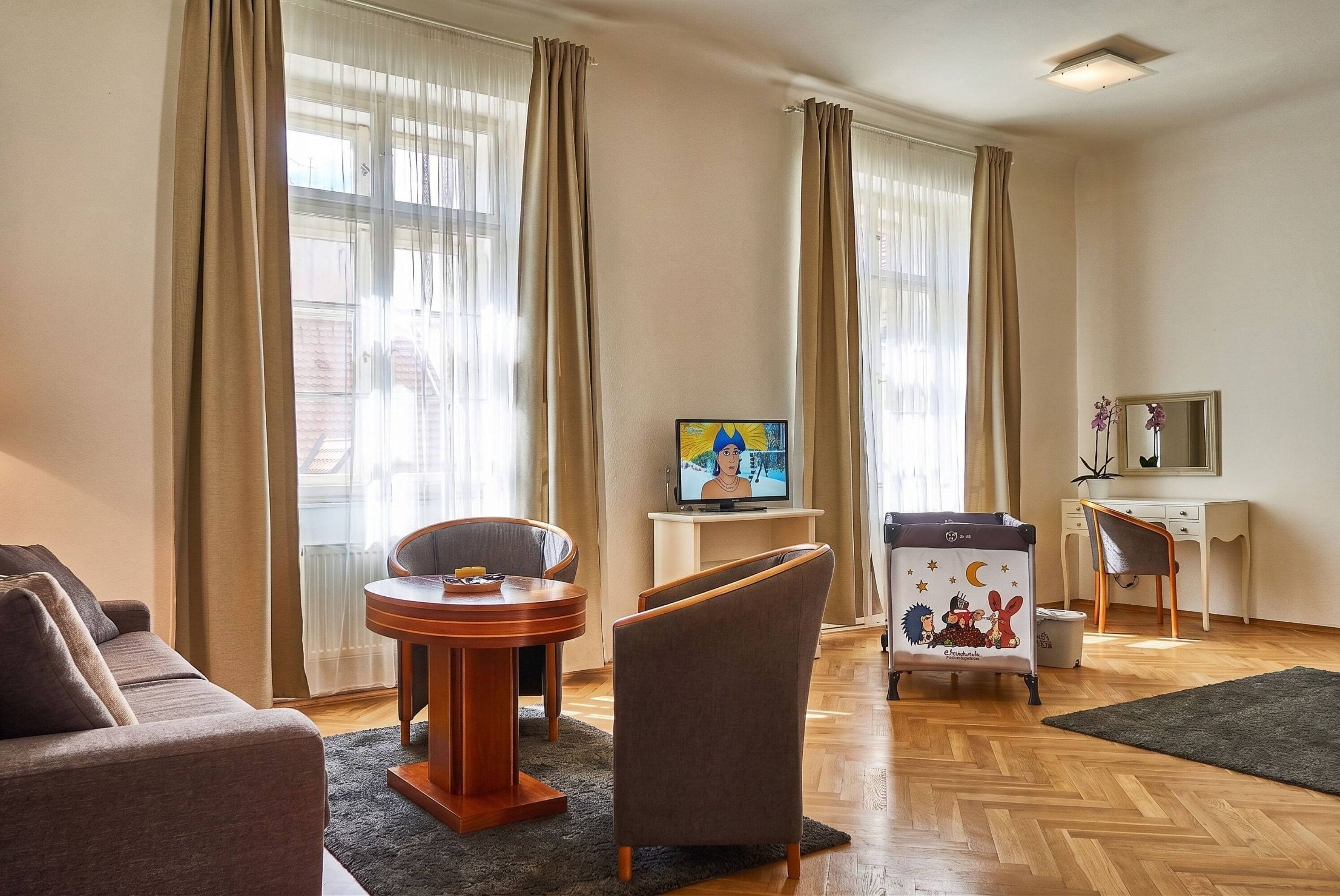 Superior-Apartment | Allergikerbettwaren, Schreibtisch, Verdunkelungsvorhänge