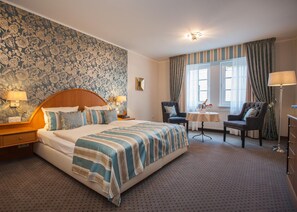 Escrivaninha, camas extras/dobráveis (sobretaxa), Wi-Fi de cortesia