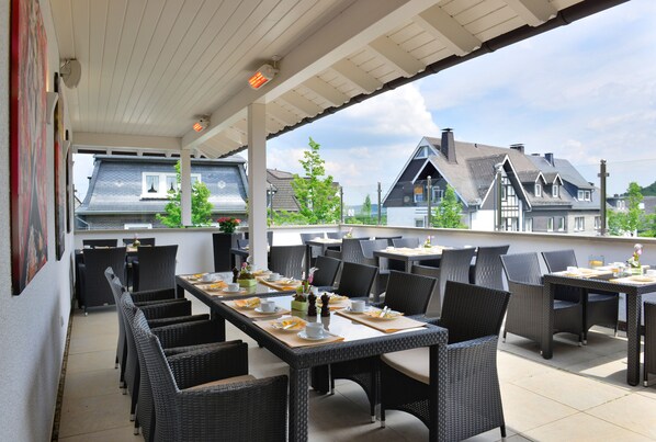 تقديم العشاء، الأطباق العالمية