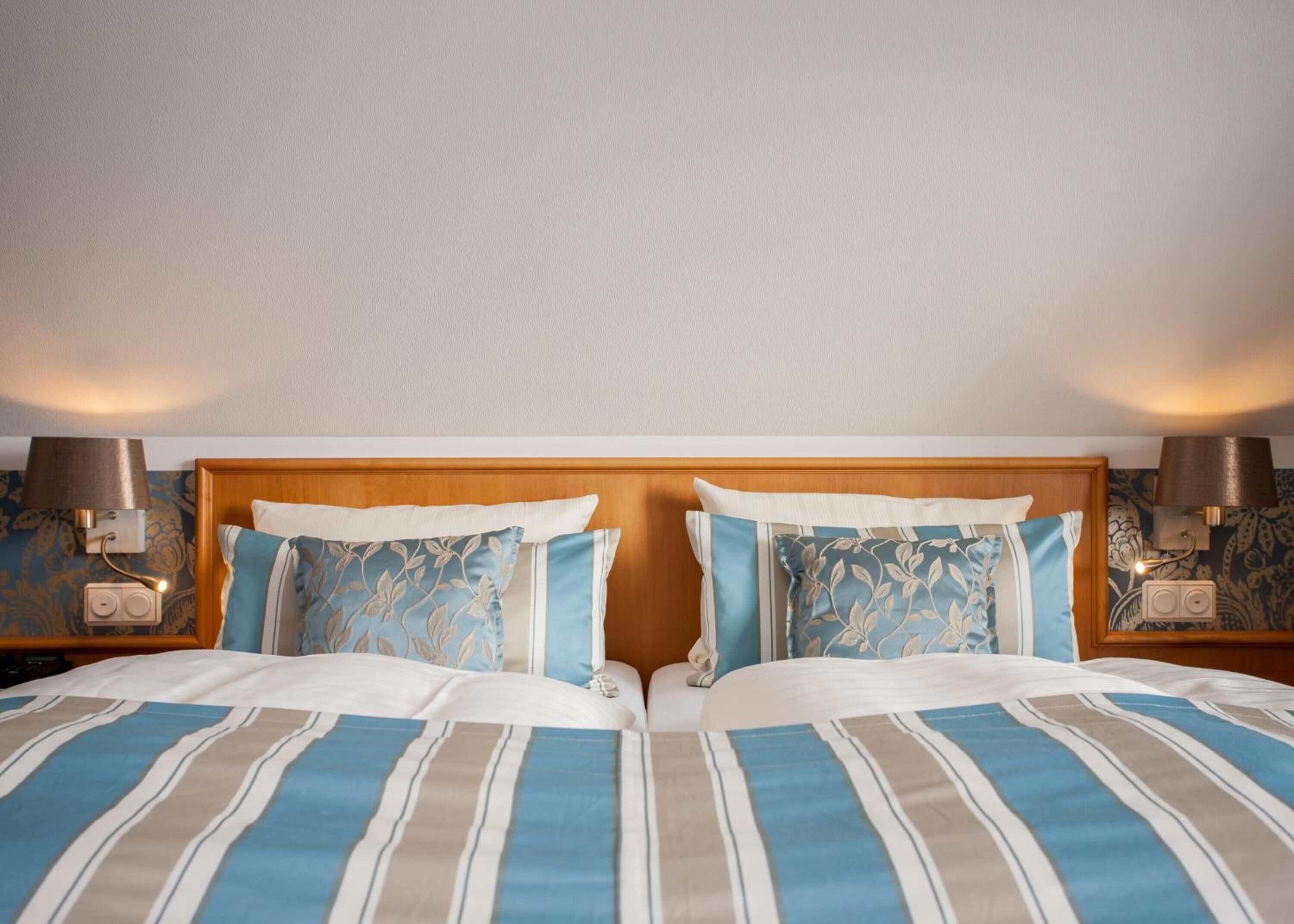 desk, rollaway beds, free wifi, bed sheets