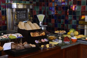 Daily buffet breakfast for a fee - Hotel Rech (Brilon)