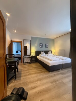 Comfort Triple Room, 2 Bedrooms, Balcony, Mountain View | Free WiFi, bed sheets - Hotel Berghof (Berg im Drautal)