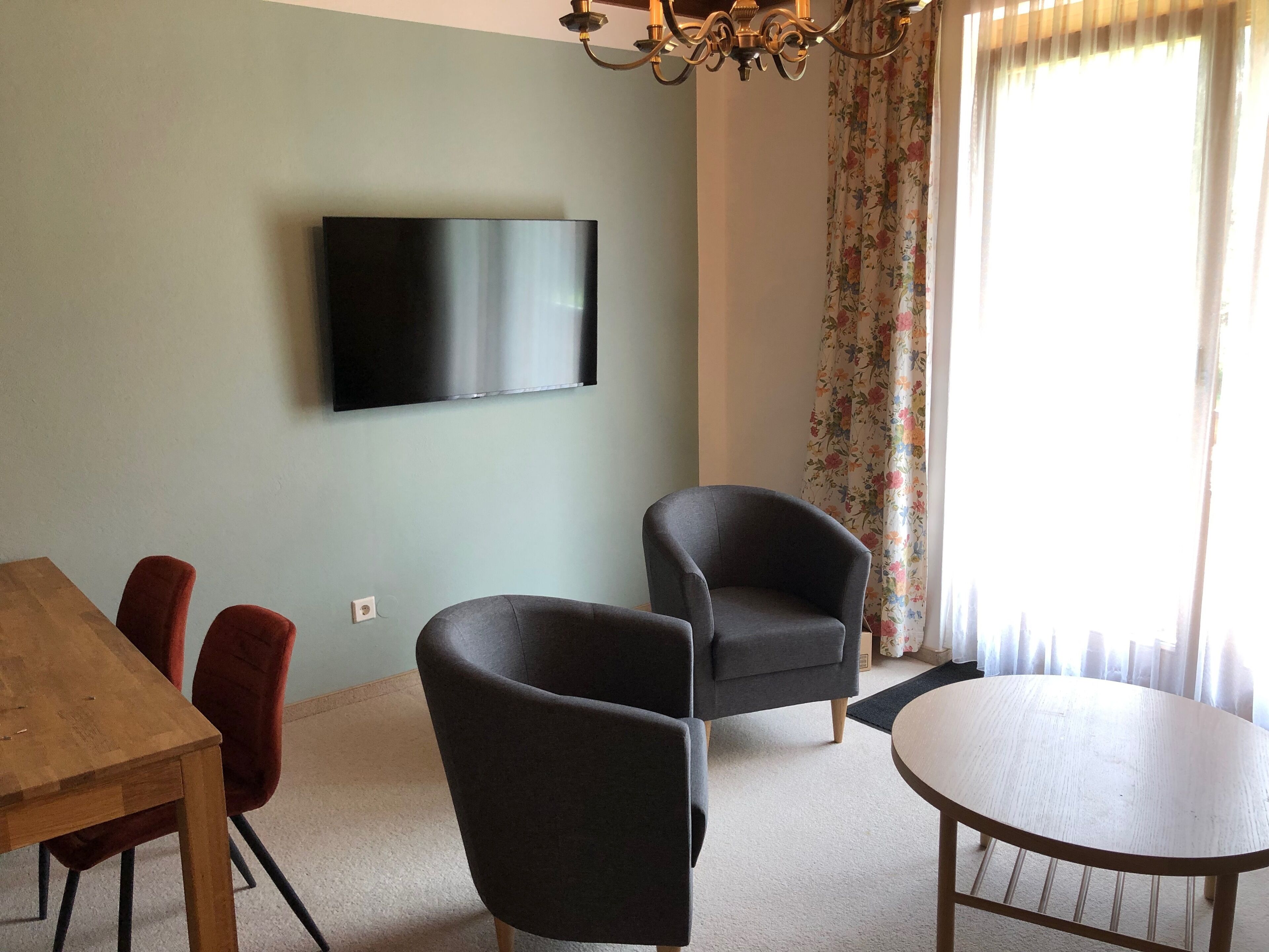 family suite, 2 bedrooms, balcony, mountain view | living area | 42-inch flat-screen tv with satellite channels