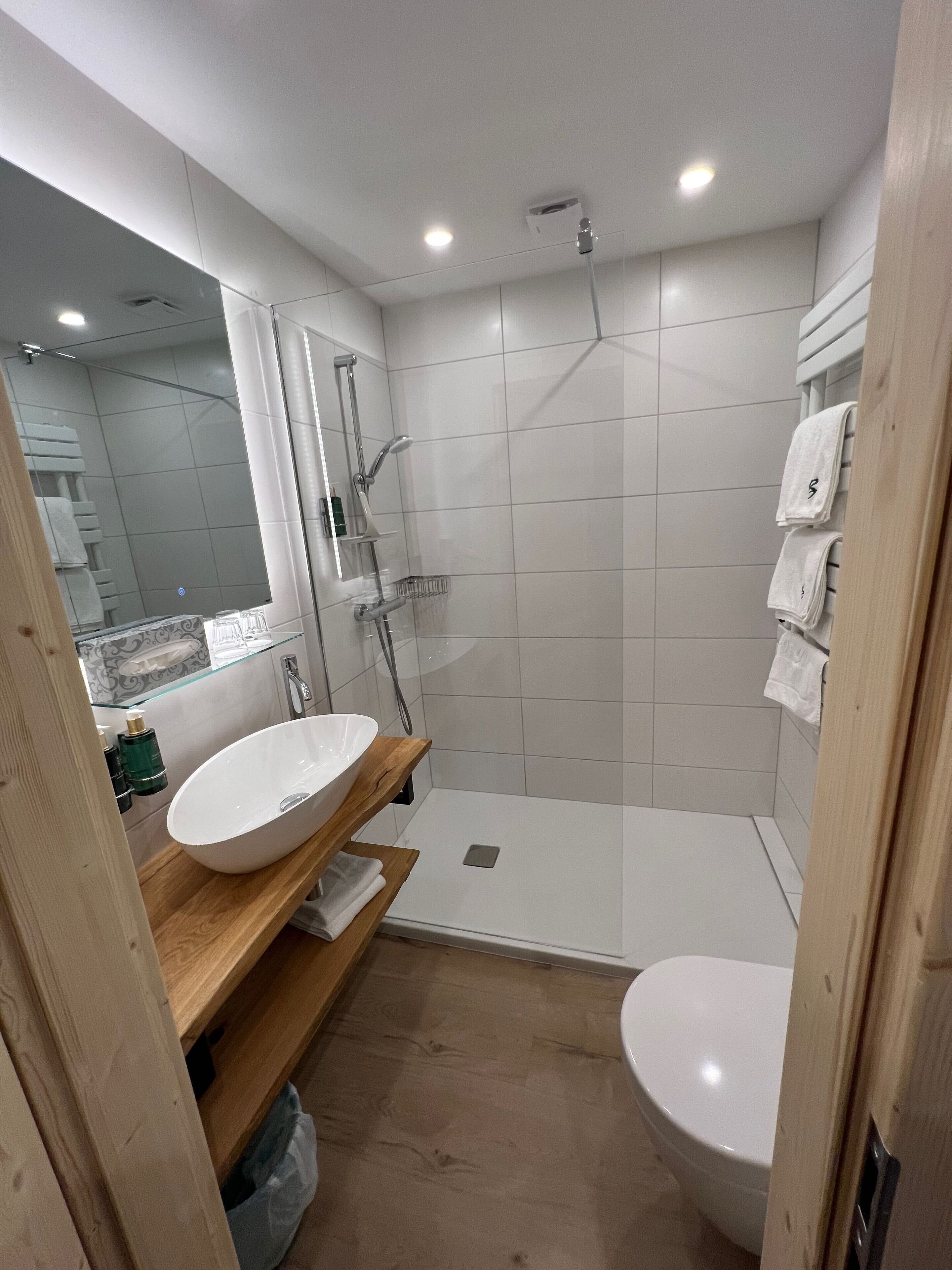 Double Room, 1 Bedroom, Balcony, Mountain View | Bathroom