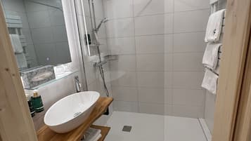 Double Room, 1 Bedroom, Balcony, Mountain View | Bathroom