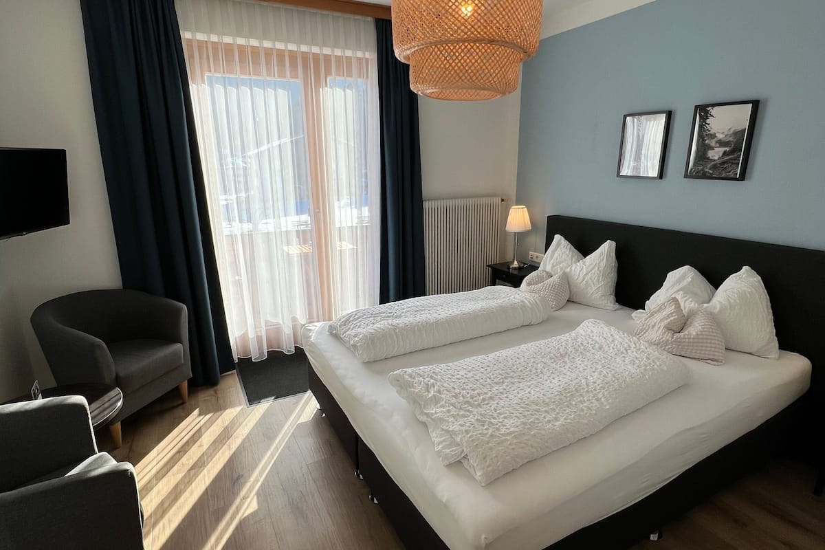 double room, 1 bedroom, balcony, mountain view | 1 bedroom, rollaway beds, free wifi, bed sheets