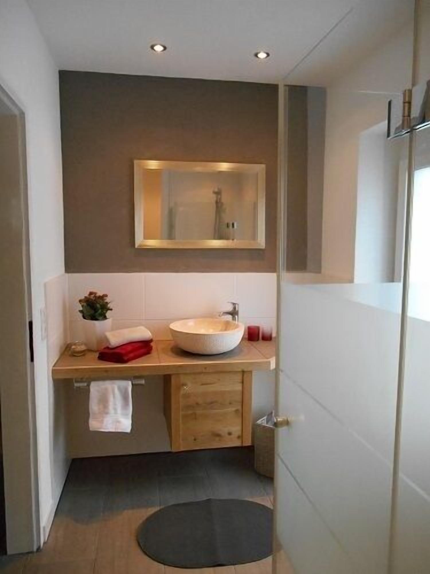 Apartment | Badezimmer | Dusche, kostenlose Toilettenartikel, Haartrockner, Handtücher