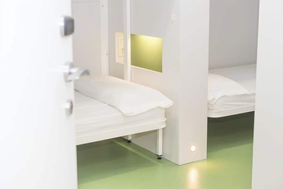 In-room safe, free WiFi, bed sheets