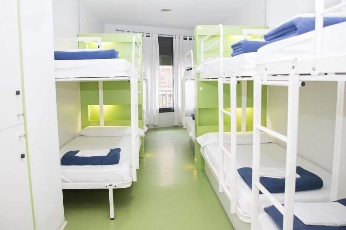 In-room safe, free WiFi, bed sheets
