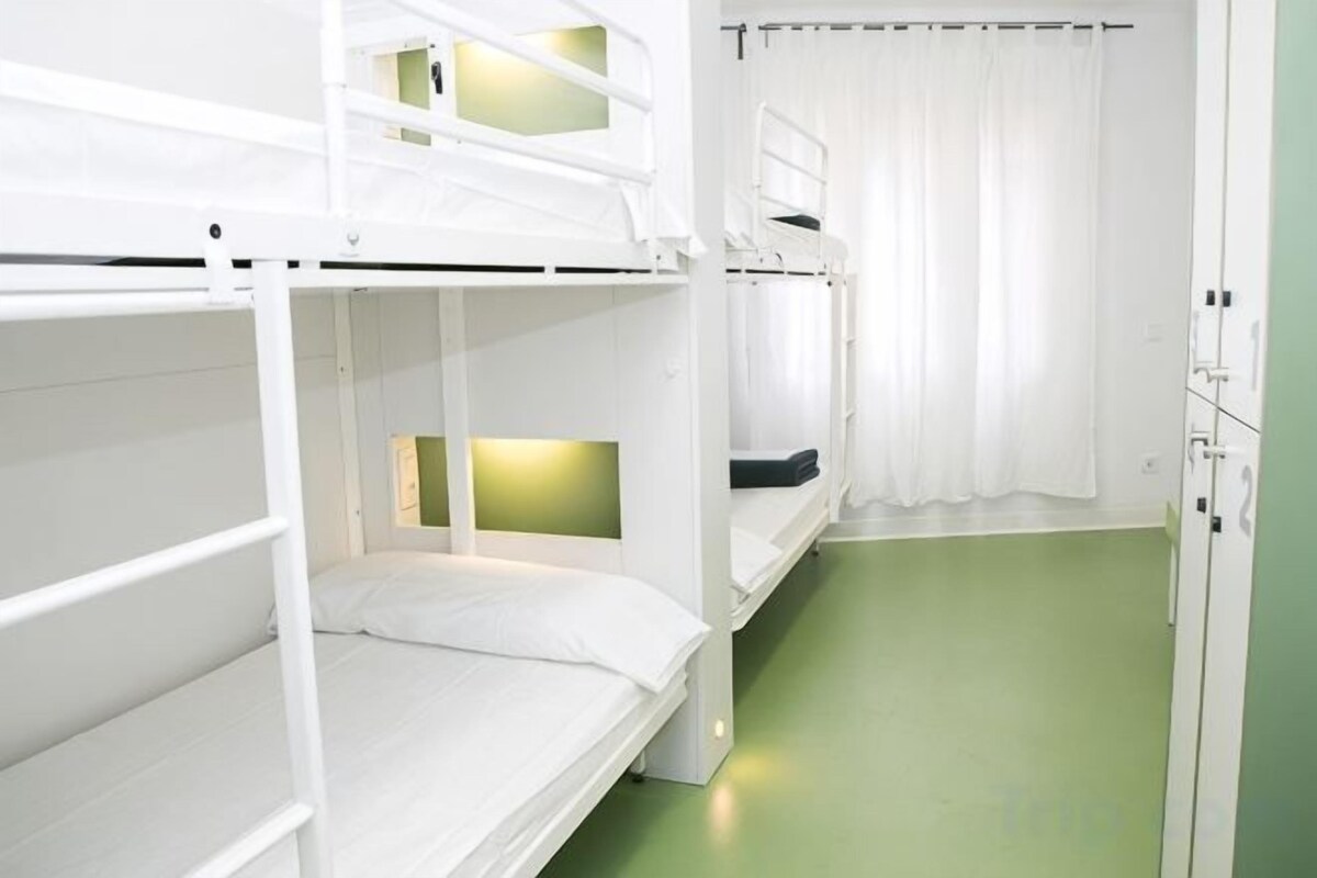 Caja fuerte, wifi gratis, ropa de cama
