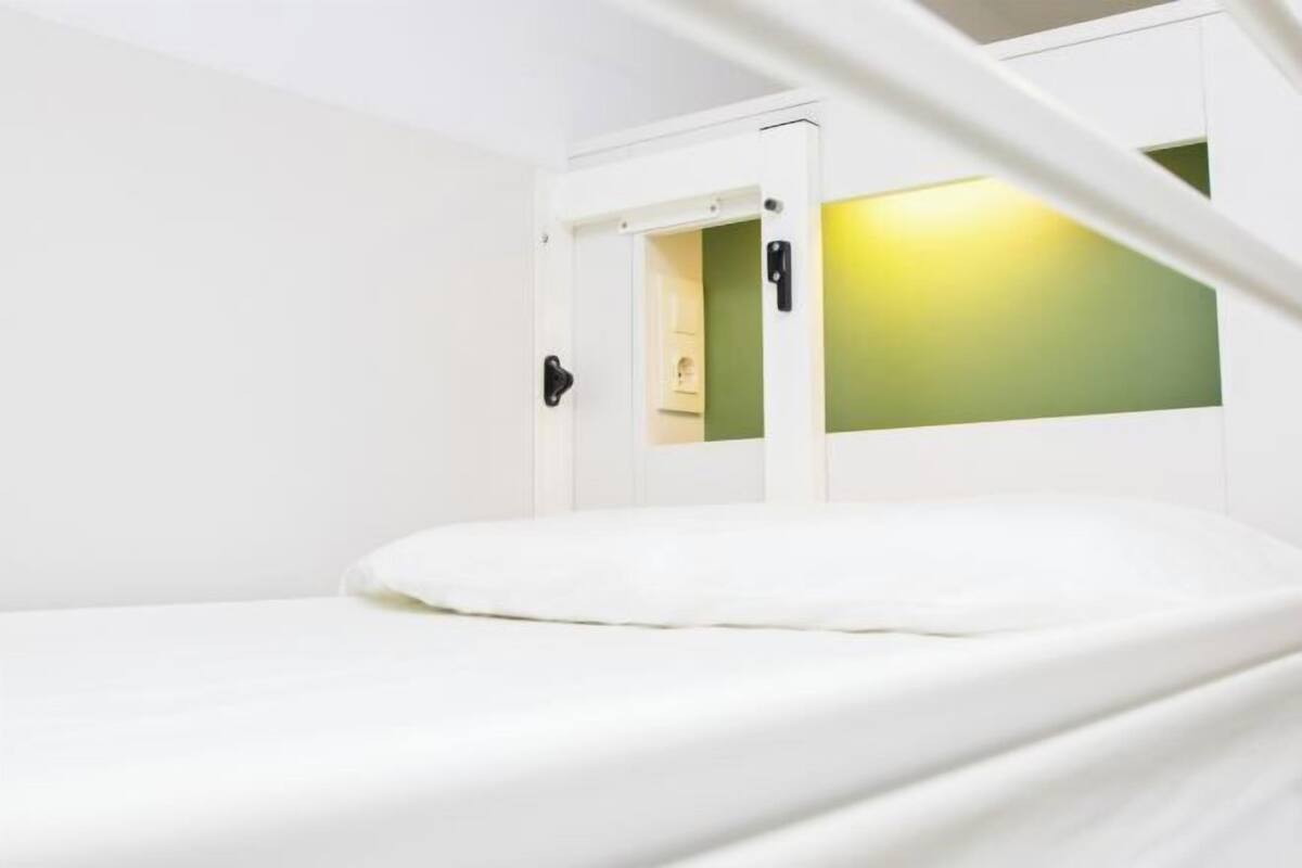 Caja de seguridad en la habitación, wifi gratis y ropa de cama