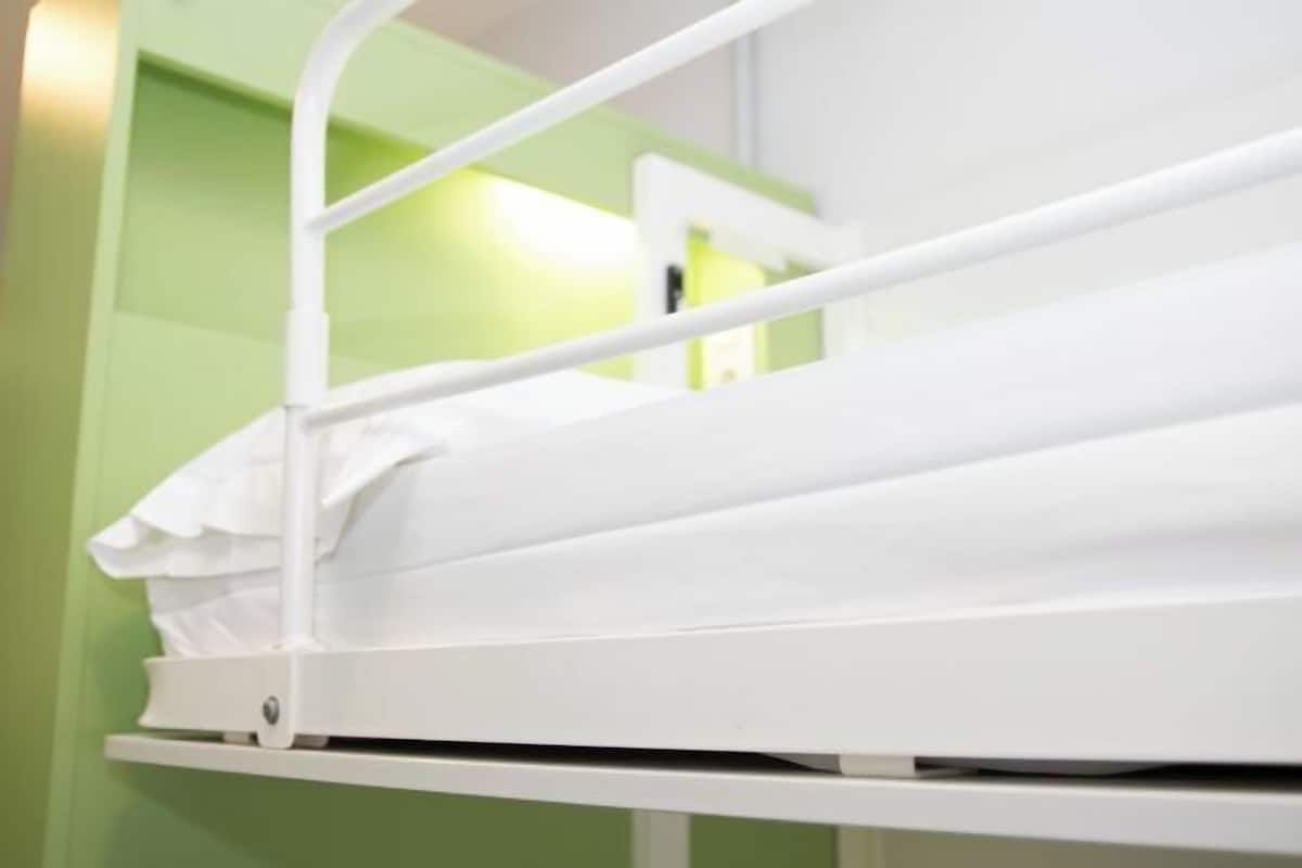 Caja de seguridad en la habitación, wifi gratis y ropa de cama